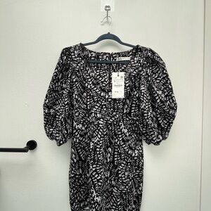 Black and White Patterned Puffy Sleaves Dress